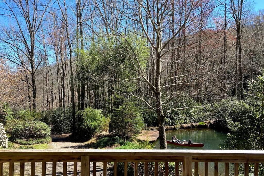 Hostal Hideaway At Harvest Moon Sylva Exterior foto